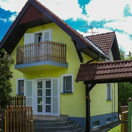 Familia 87 Balatonfenyves