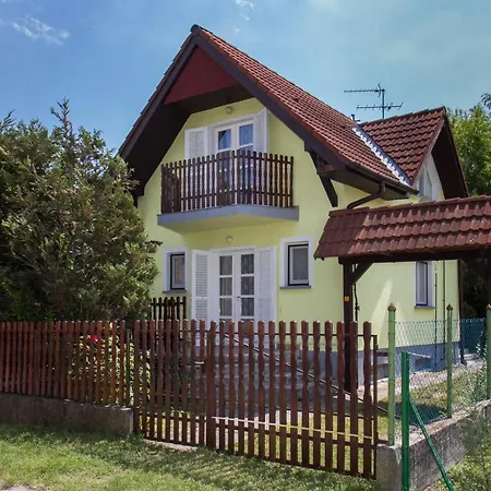 Familia Nyaralo 87 Holiday home Balatonfenyves